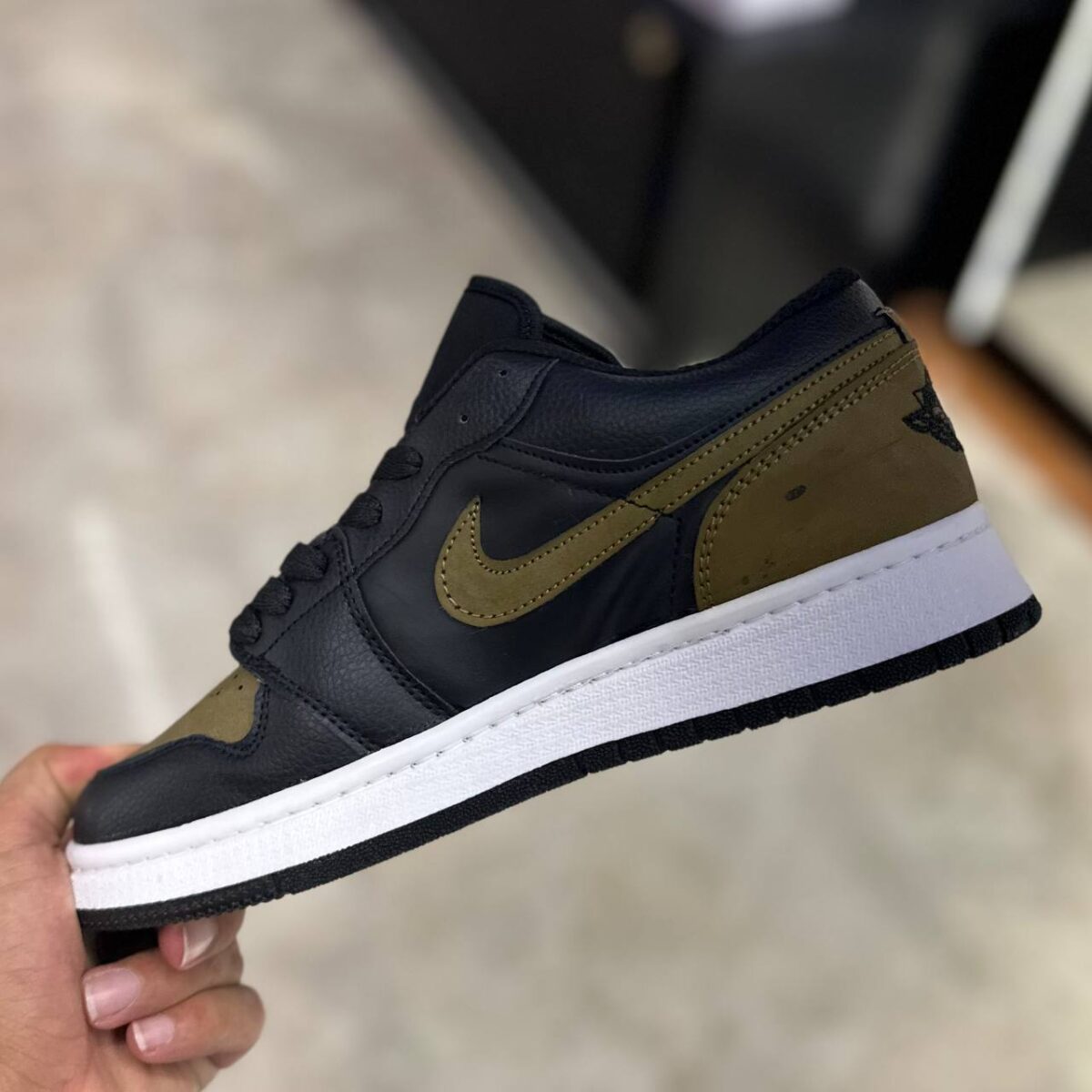 Jordan 1 قهوه ای مشکی زنونه