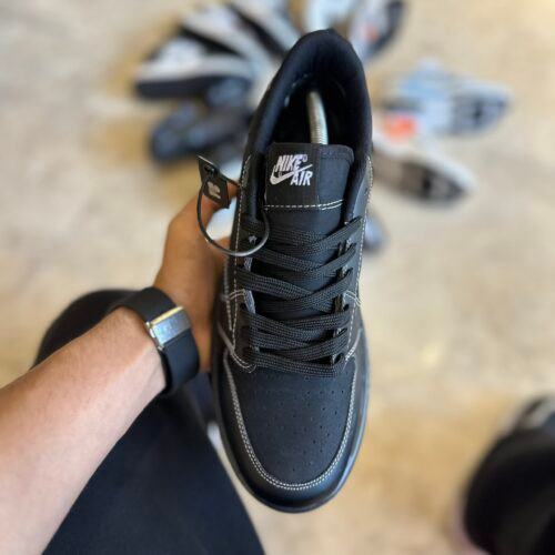 Travis black Phantom