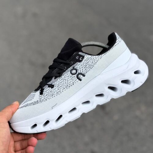 Qc OnRunning 🇨🇳 2026 سفید هاله مشکی کد(1607)