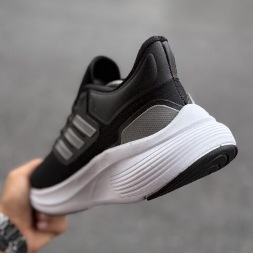 Adidas زیر فی (همکار)