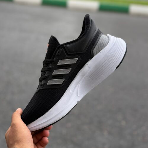 Adidas زیر فی (همکار)