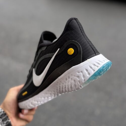 Nike مشکی زیر فی (همکار)